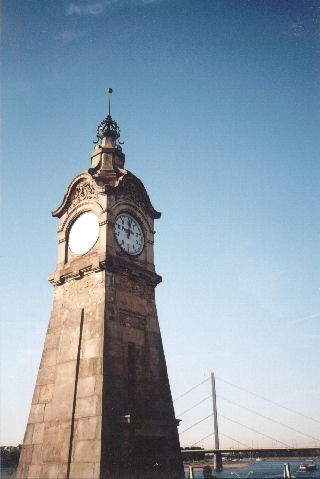 Pegeluhr Landseite